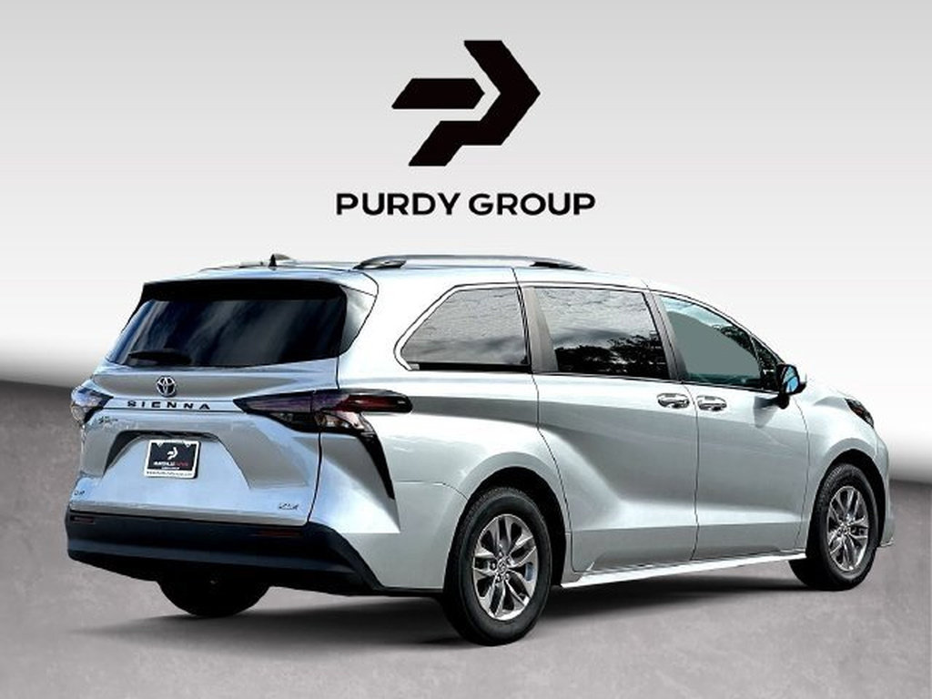 Certified 2025 Toyota Sienna XLE FWD image 8