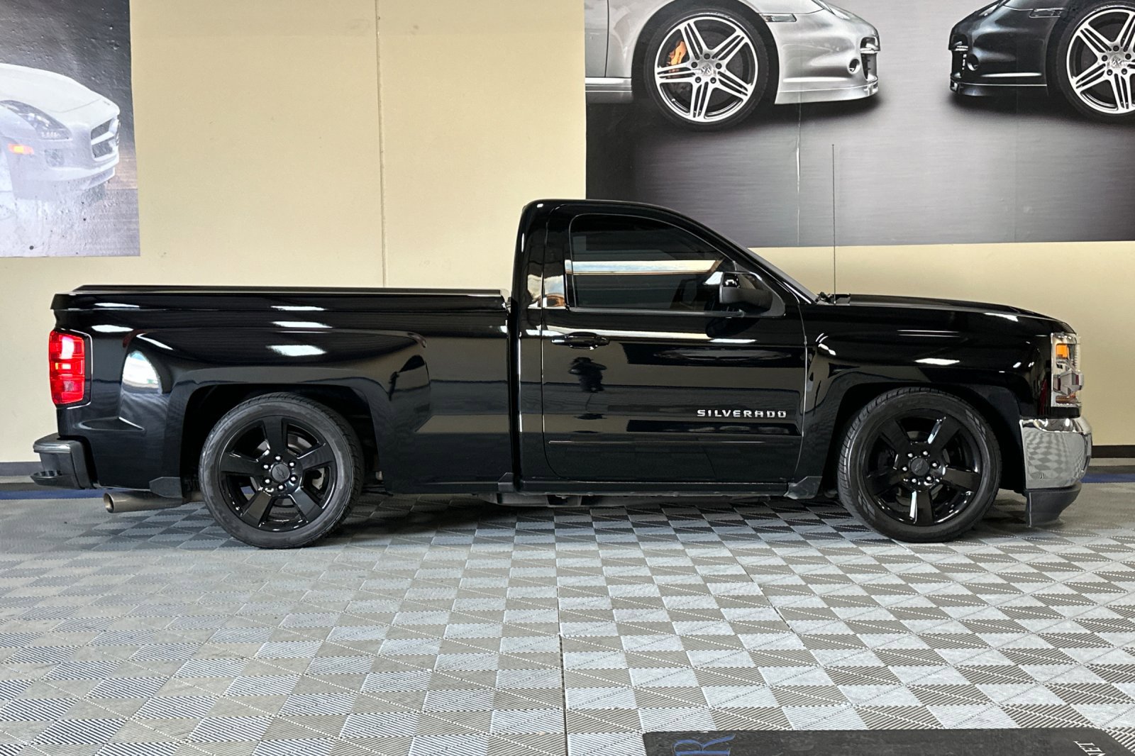 Used 2016 Chevrolet Silverado 1500 LT w/ LT Convenience Package image 3