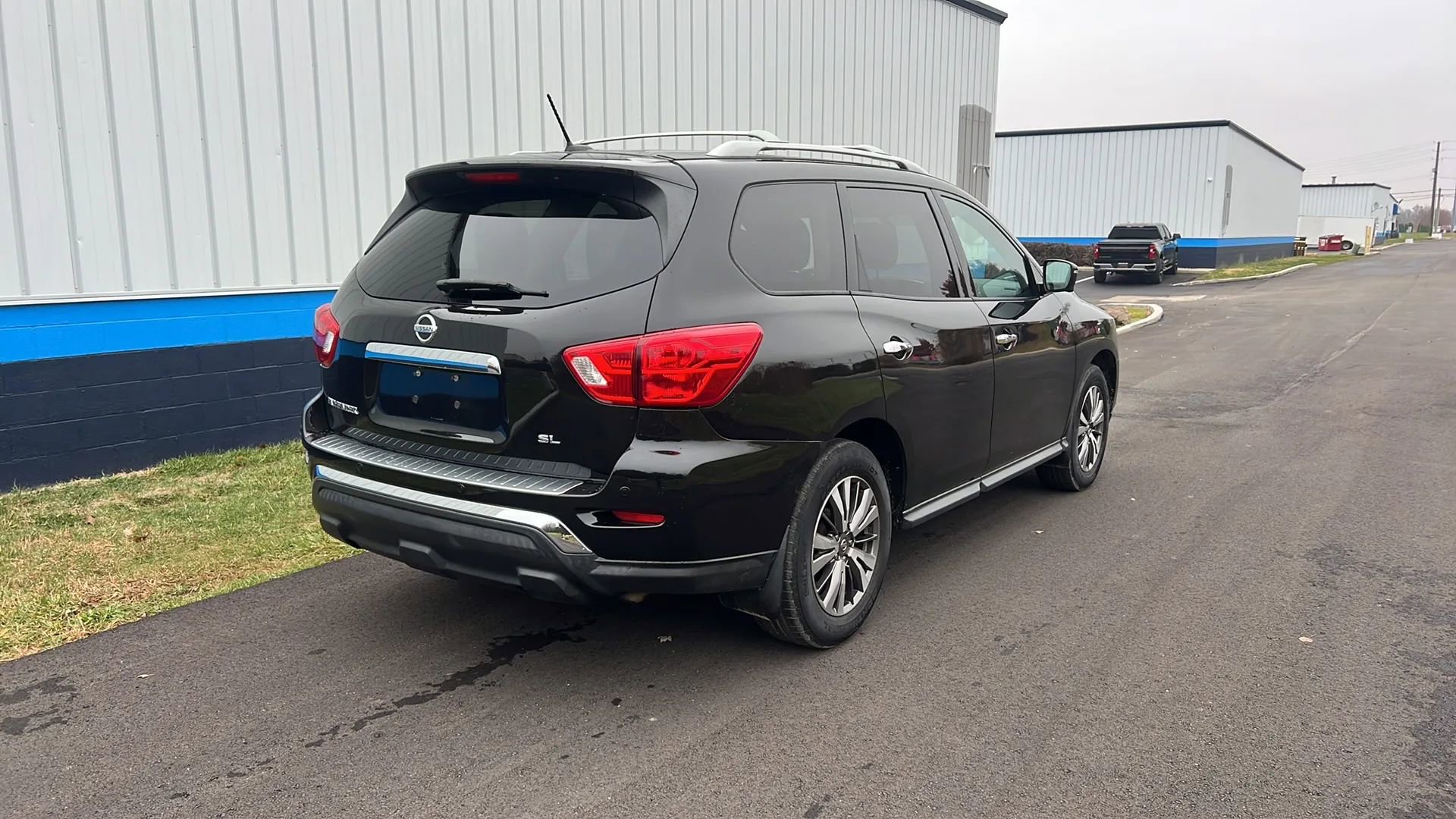 Used 2018 Nissan Pathfinder SL w/ Cargo Package image 5