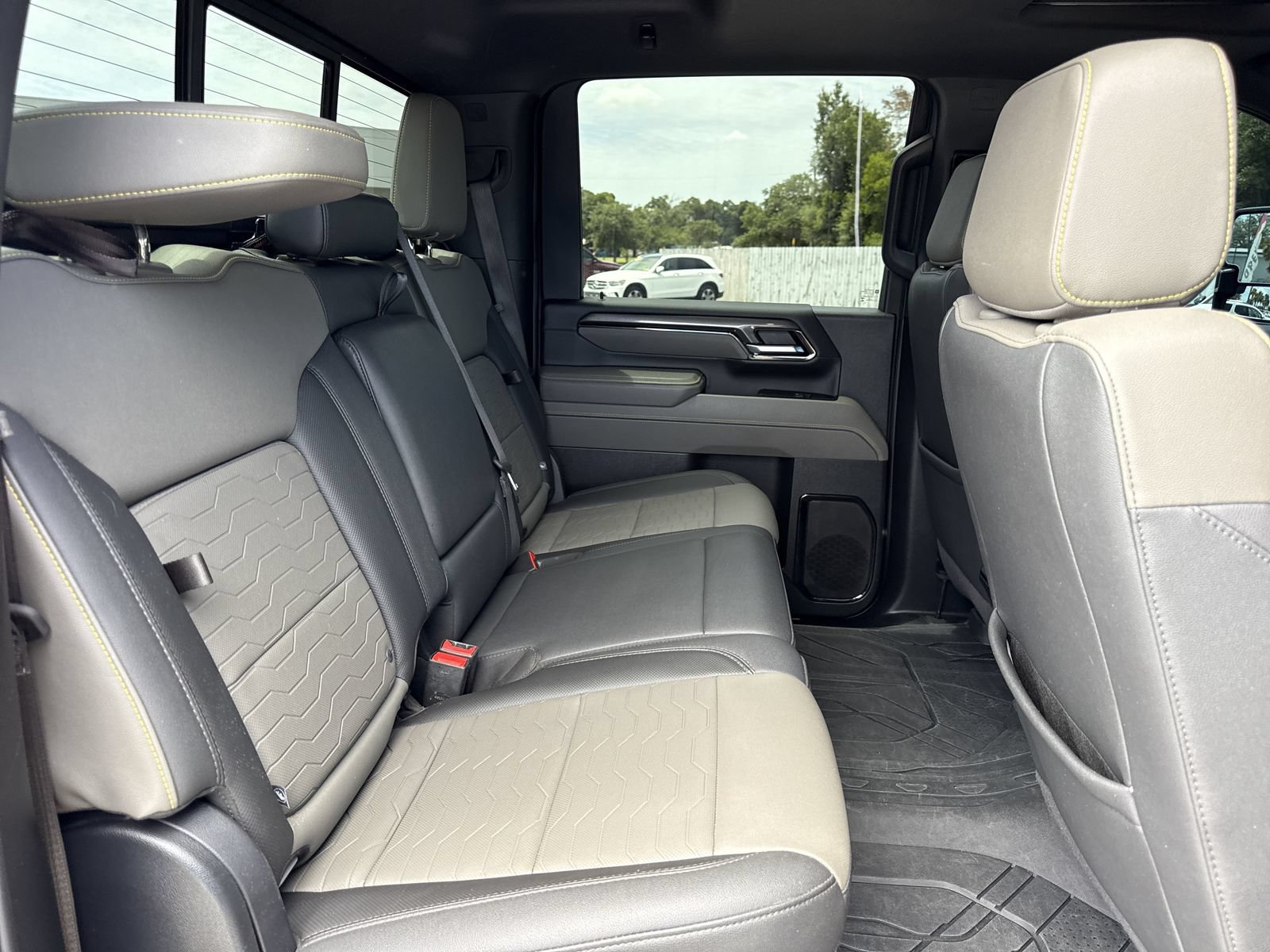Used 2025 Chevrolet Silverado 2500 ZR2 w/ Technology Package AWD/4WD image 32