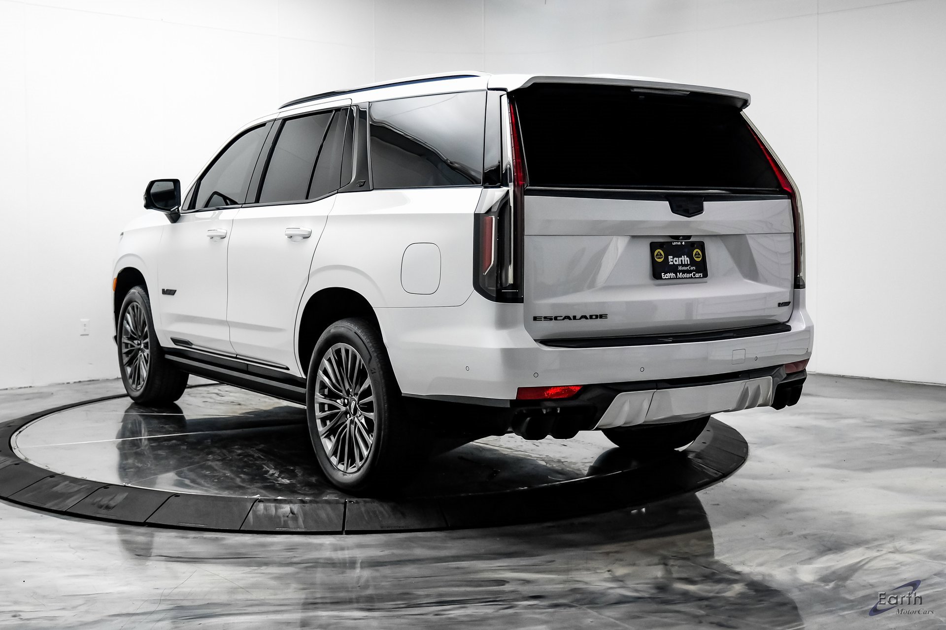 Used 2023 Cadillac Escalade V image 8