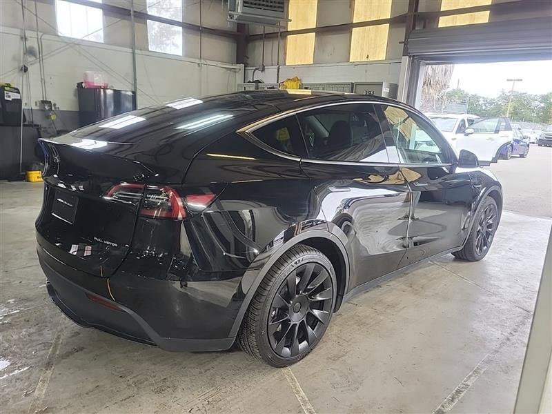 Used 2025 Tesla Model Y Long Range image 3