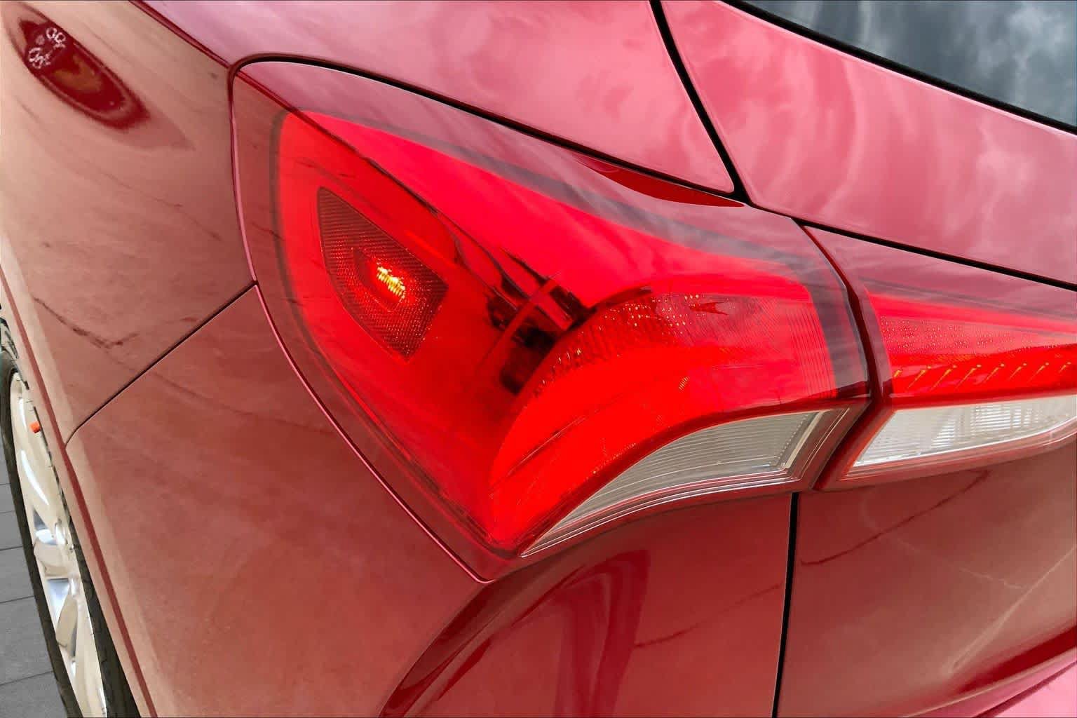 Used 2019 Buick Envision Essence FWD image 27