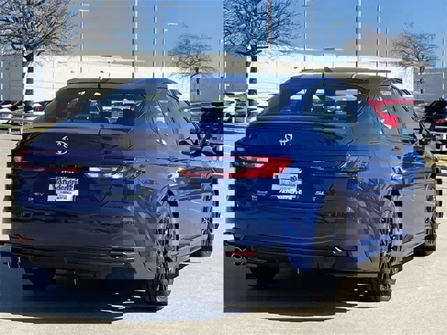 Used 2025 Toyota Camry SE image 4