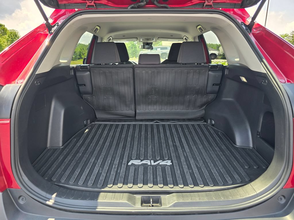 Certified 2025 Toyota RAV4 LE AWD/4WD image 13