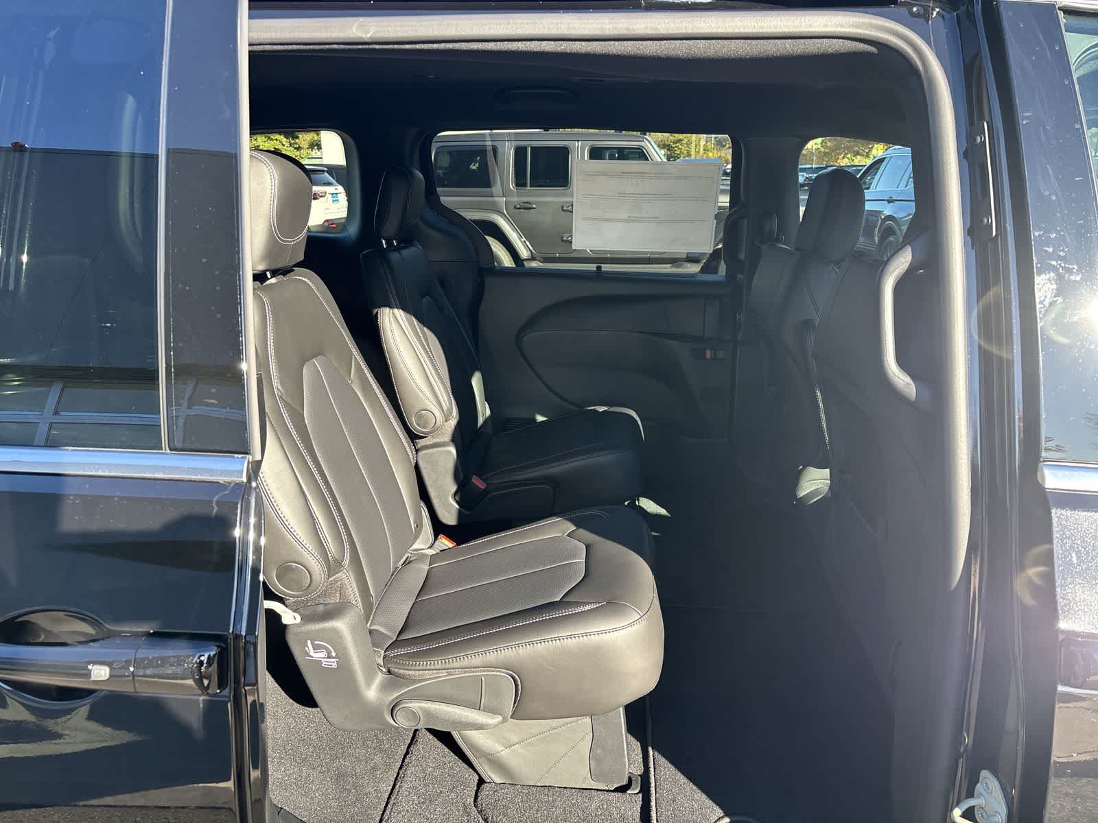 New 2027 Chrysler Pacifica LX FWD image 10