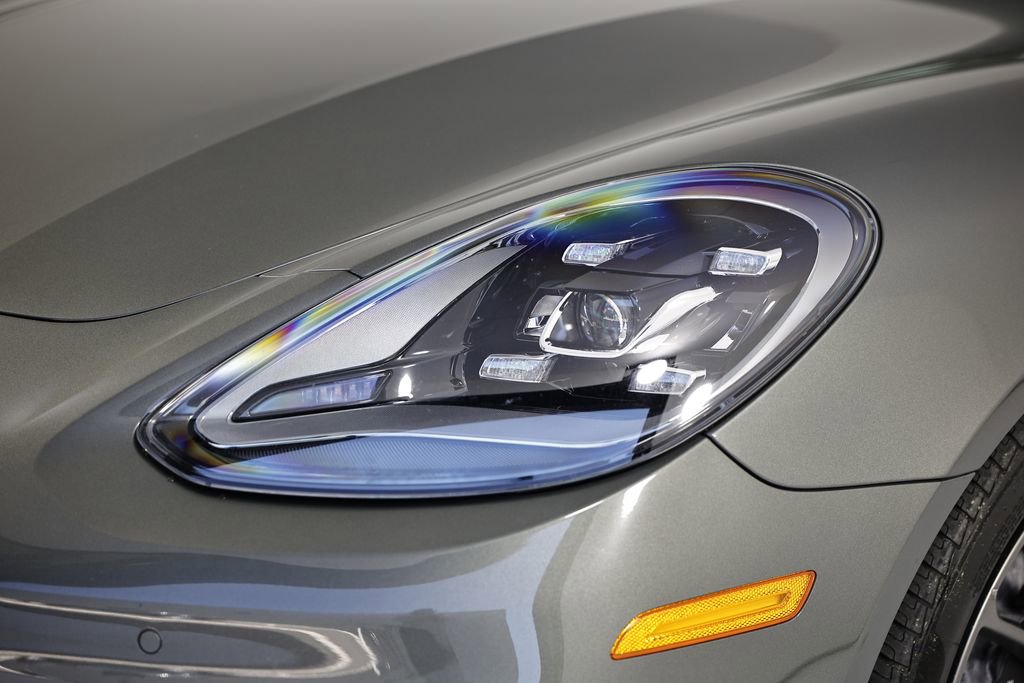 Certified 2023 Porsche Panamera image 11