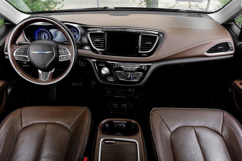 Used 2018 Chrysler Pacifica Limited image 5