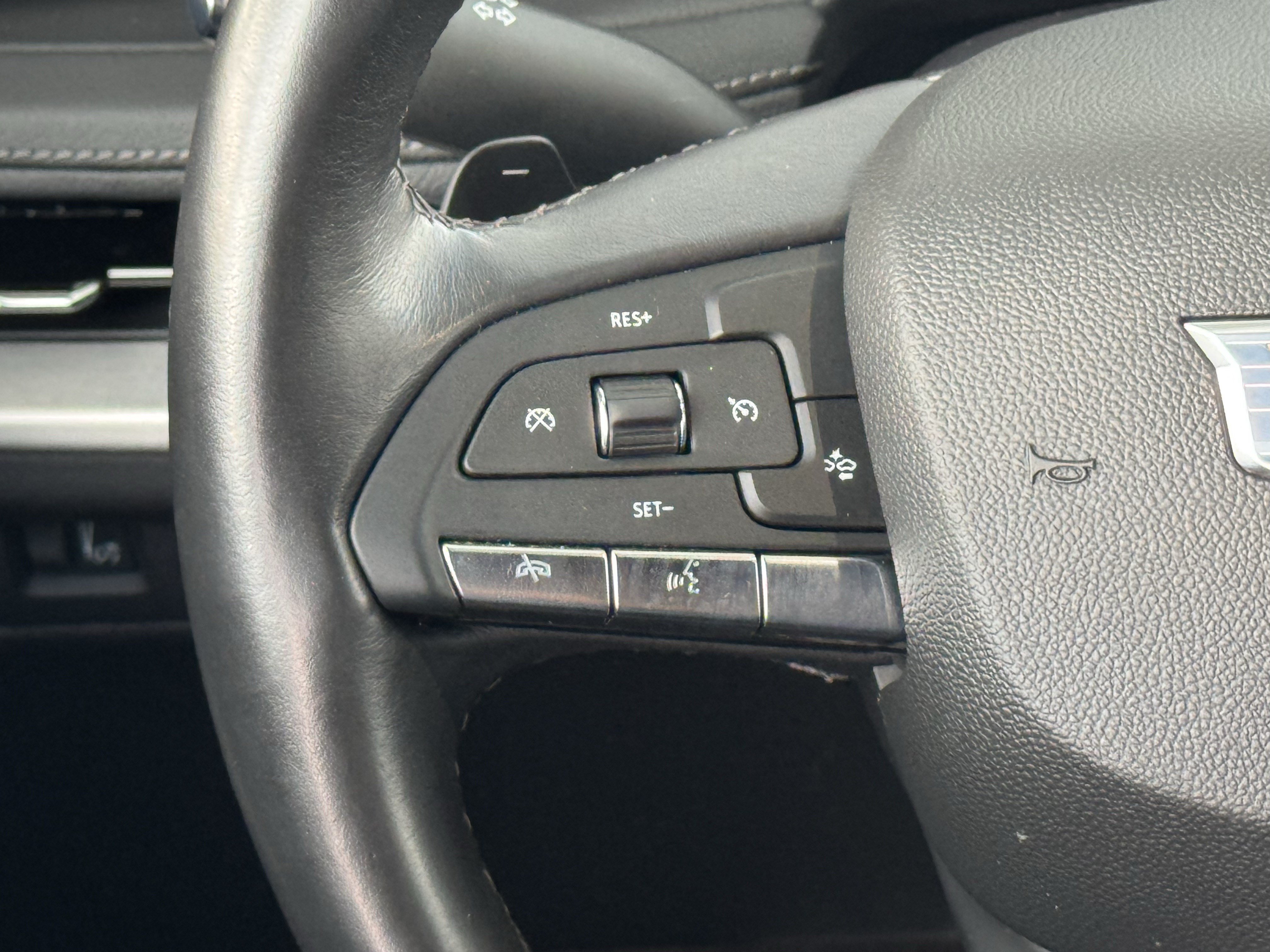 Used 2025 Cadillac XT4 Premium Luxury FWD image 12