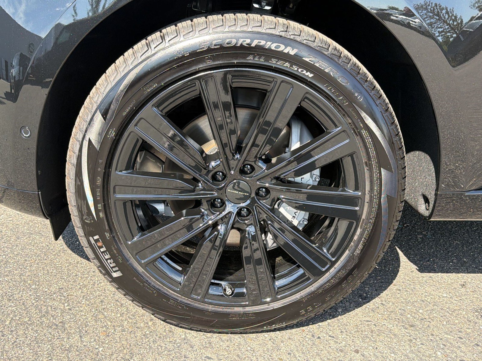 New 2026 Land Rover Range Rover Long Wheelbase SE AWD/4WD image 13