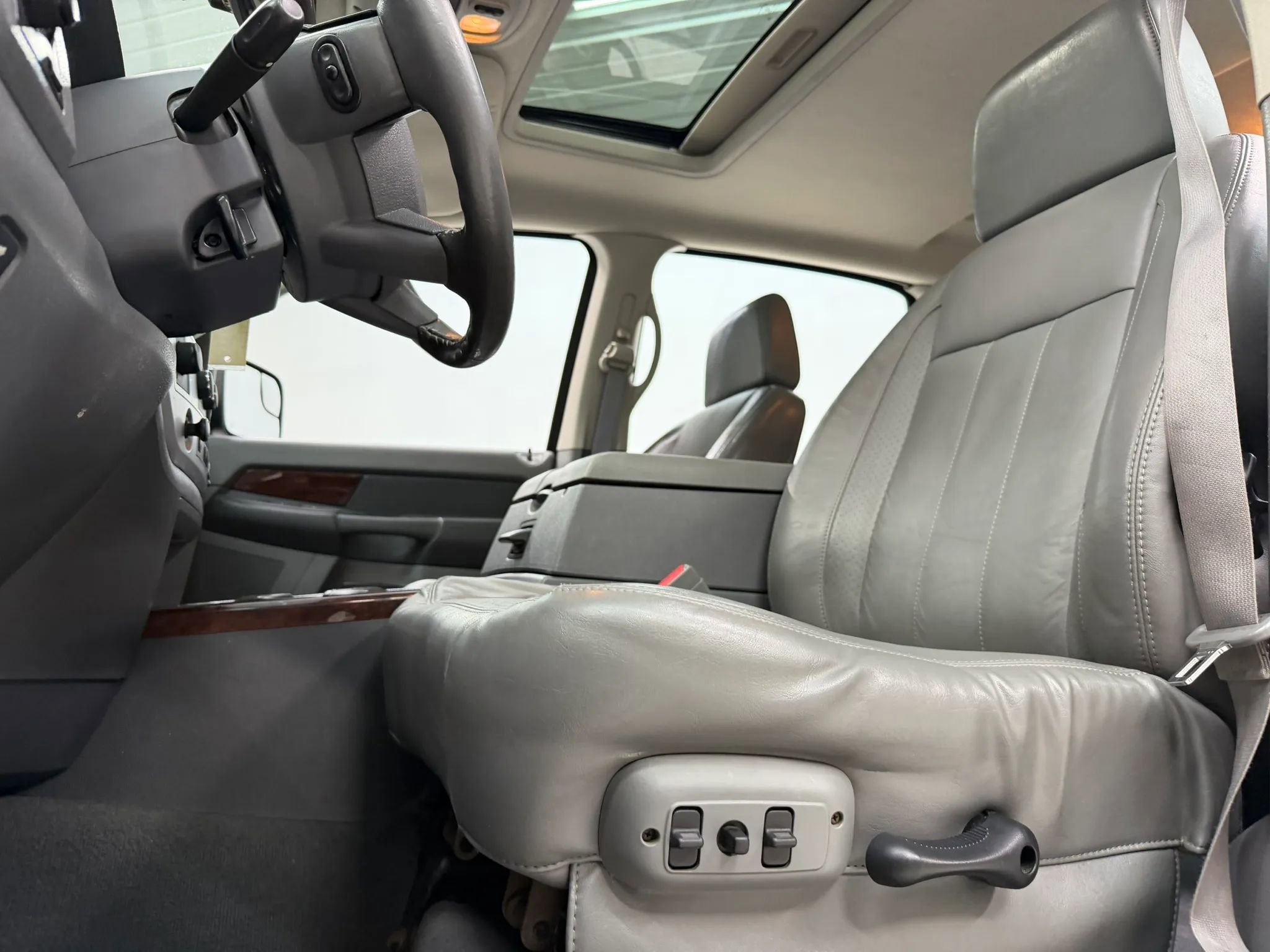 Used 2008 Dodge Ram 1500 Truck Laramie w/ Trailer Tow Group image 15