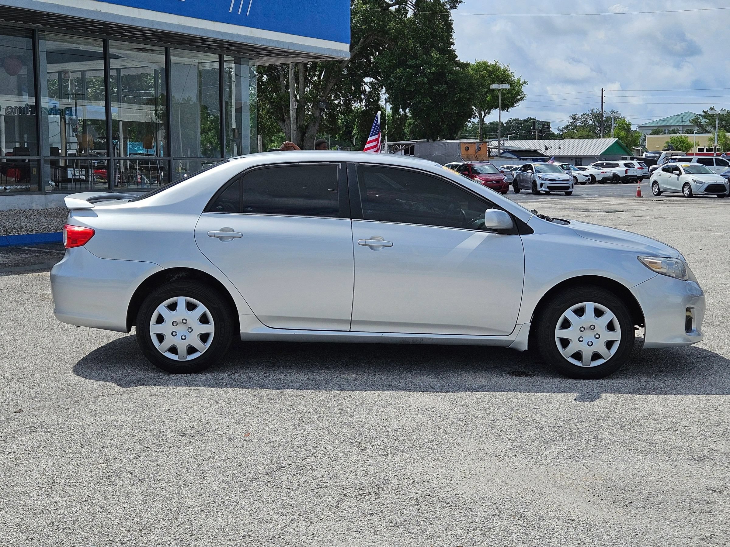 Used 2013 Toyota Corolla LE FWD image 10