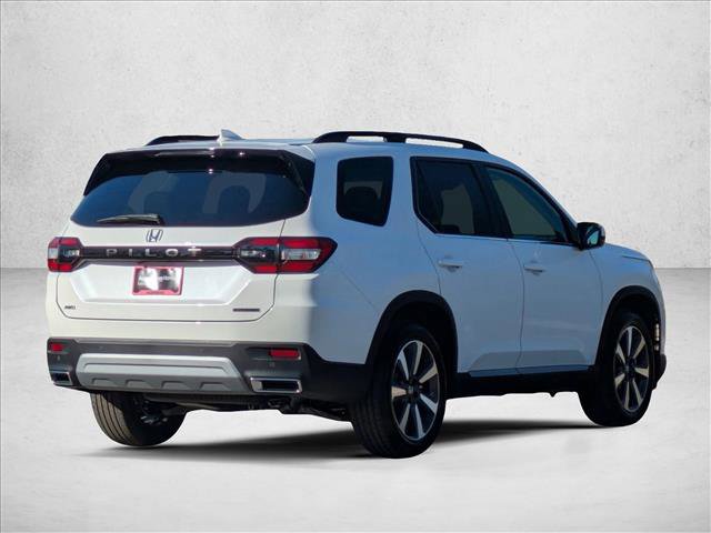 New 2025 Honda Pilot Touring image 2
