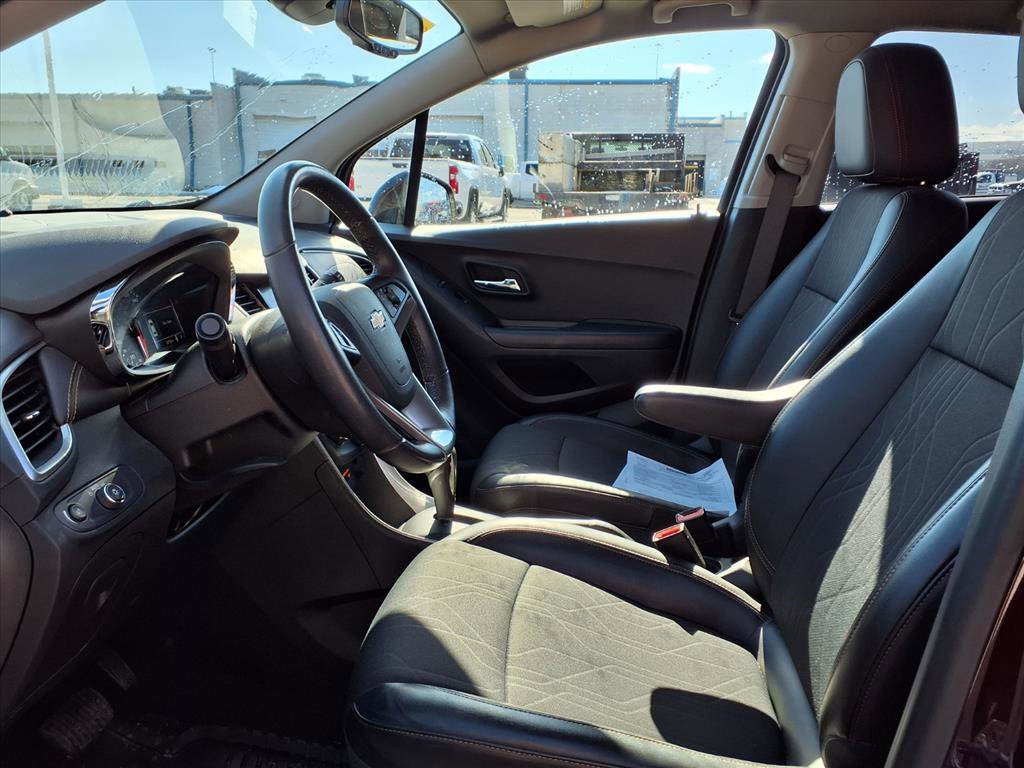 Used 2022 Chevrolet Trax LT w/ LT Convenience Package image 24