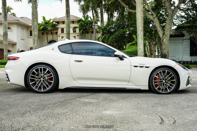 Used 2024 Maserati GranTurismo Trofeo AWD/4WD image 9