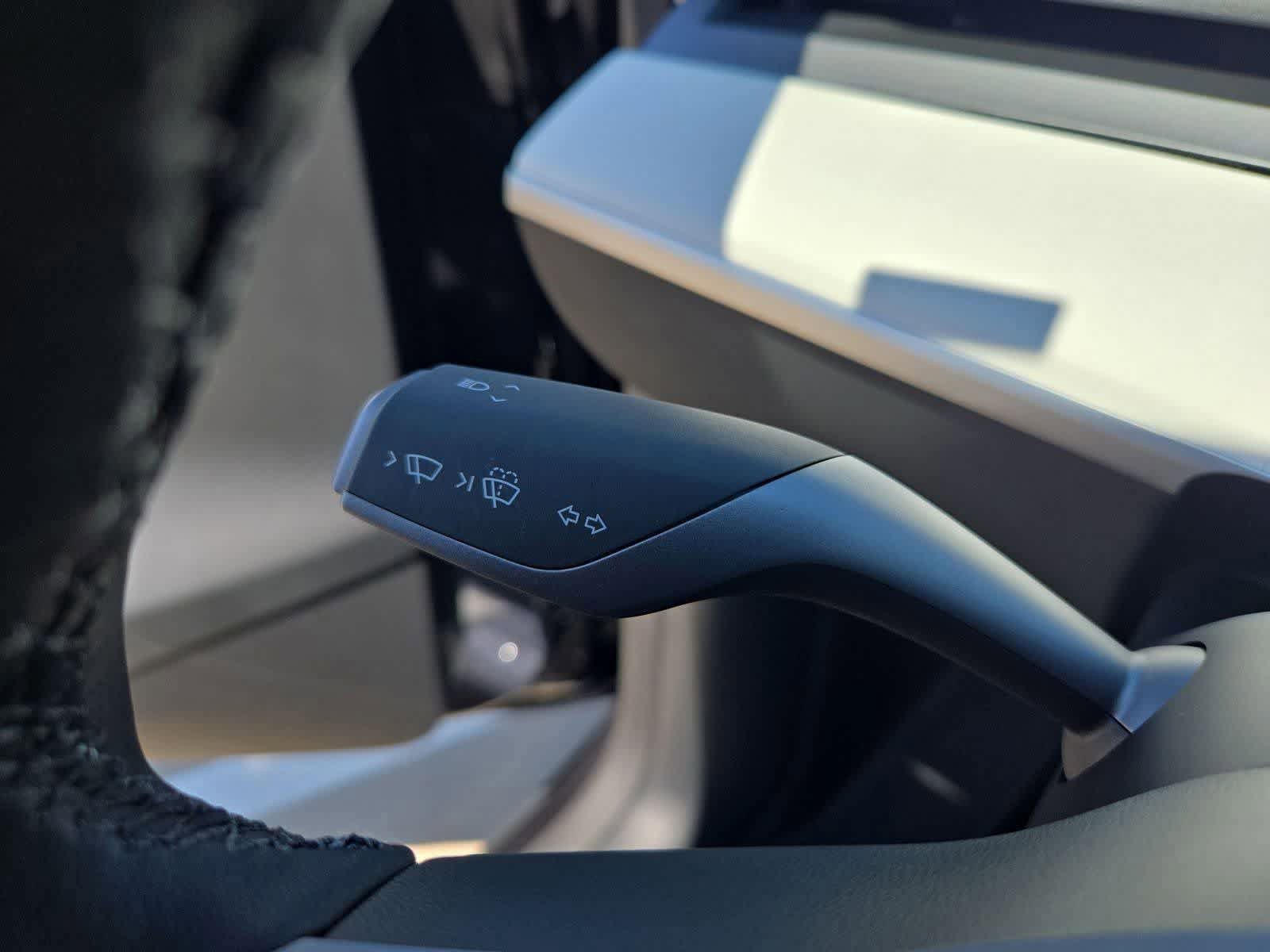 Used 2025 Tesla Model Y Long Range AWD/4WD image 23