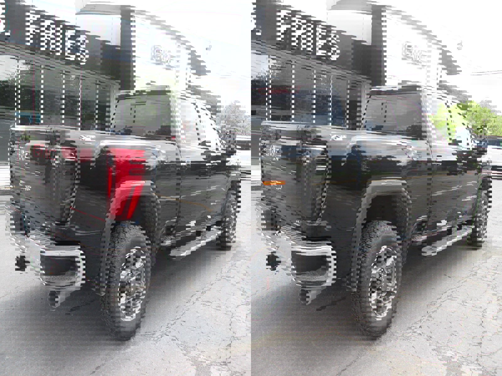 New 2025 GMC Sierra 2500 SLT w/ SLT Premium Package image 5