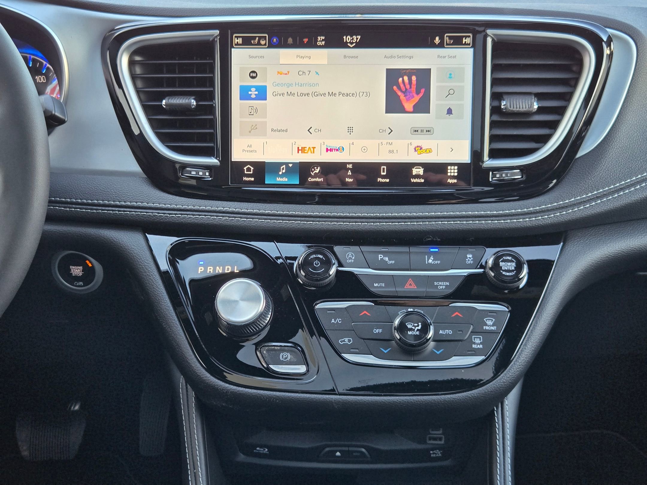 New 2026 Chrysler Pacifica Limited w/ Uconnect Theater Family Group image 15