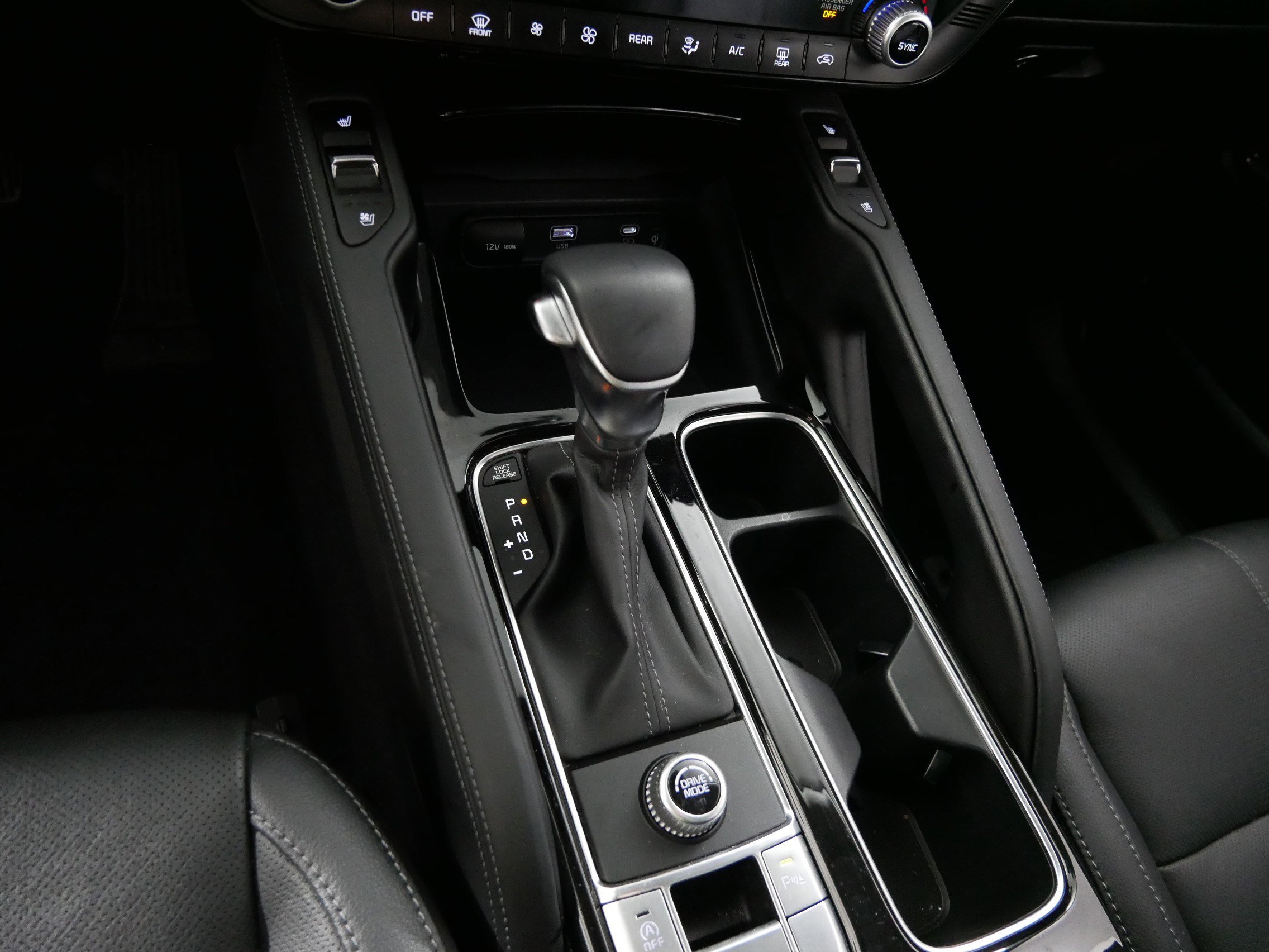 Used 2024 Kia Telluride EX w/ EX Captain's Chair Package image 24