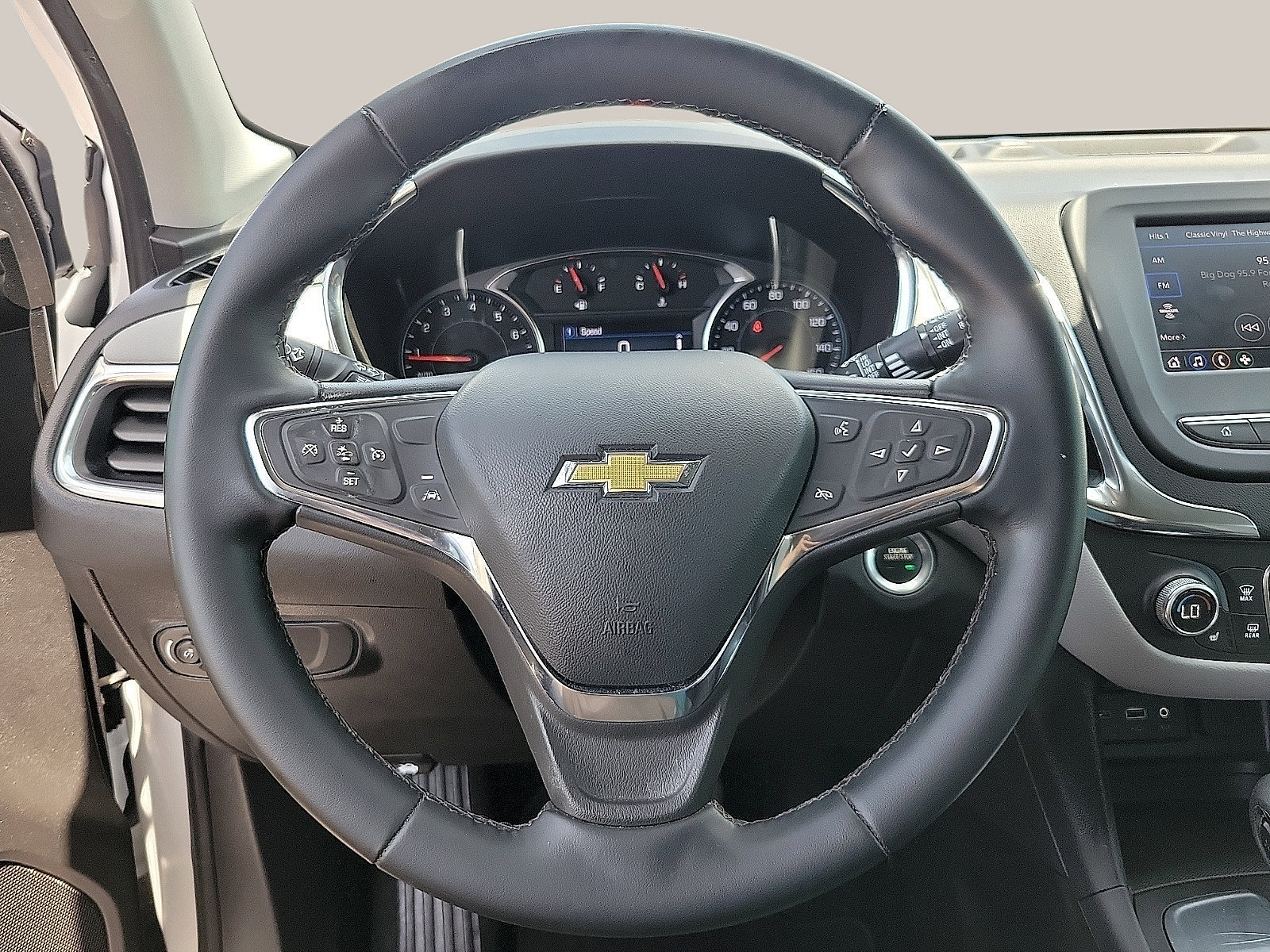 Used 2024 Chevrolet Equinox LT FWD image 19