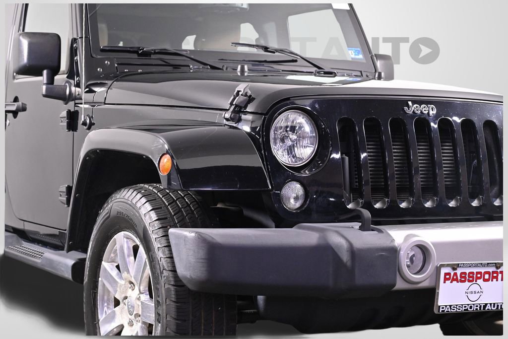 Used 2015 Jeep Wrangler Unlimited Sahara w/ Dual Top Group AWD/4WD image 8