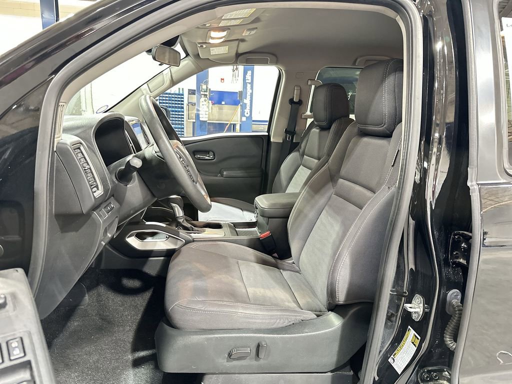 Used 2023 Nissan Frontier SV image 13