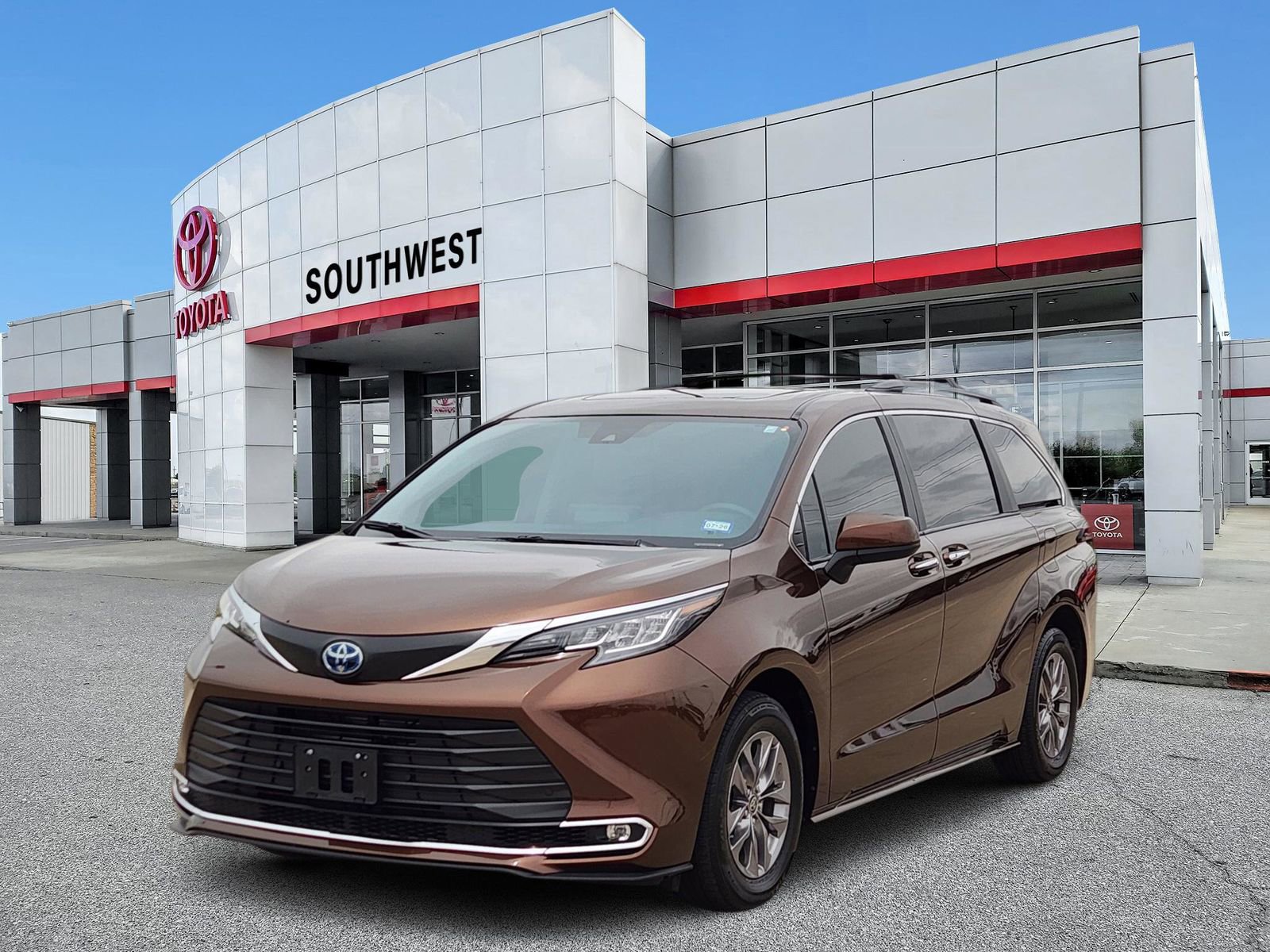 Used 2023 Toyota Sienna XLE FWD video 2