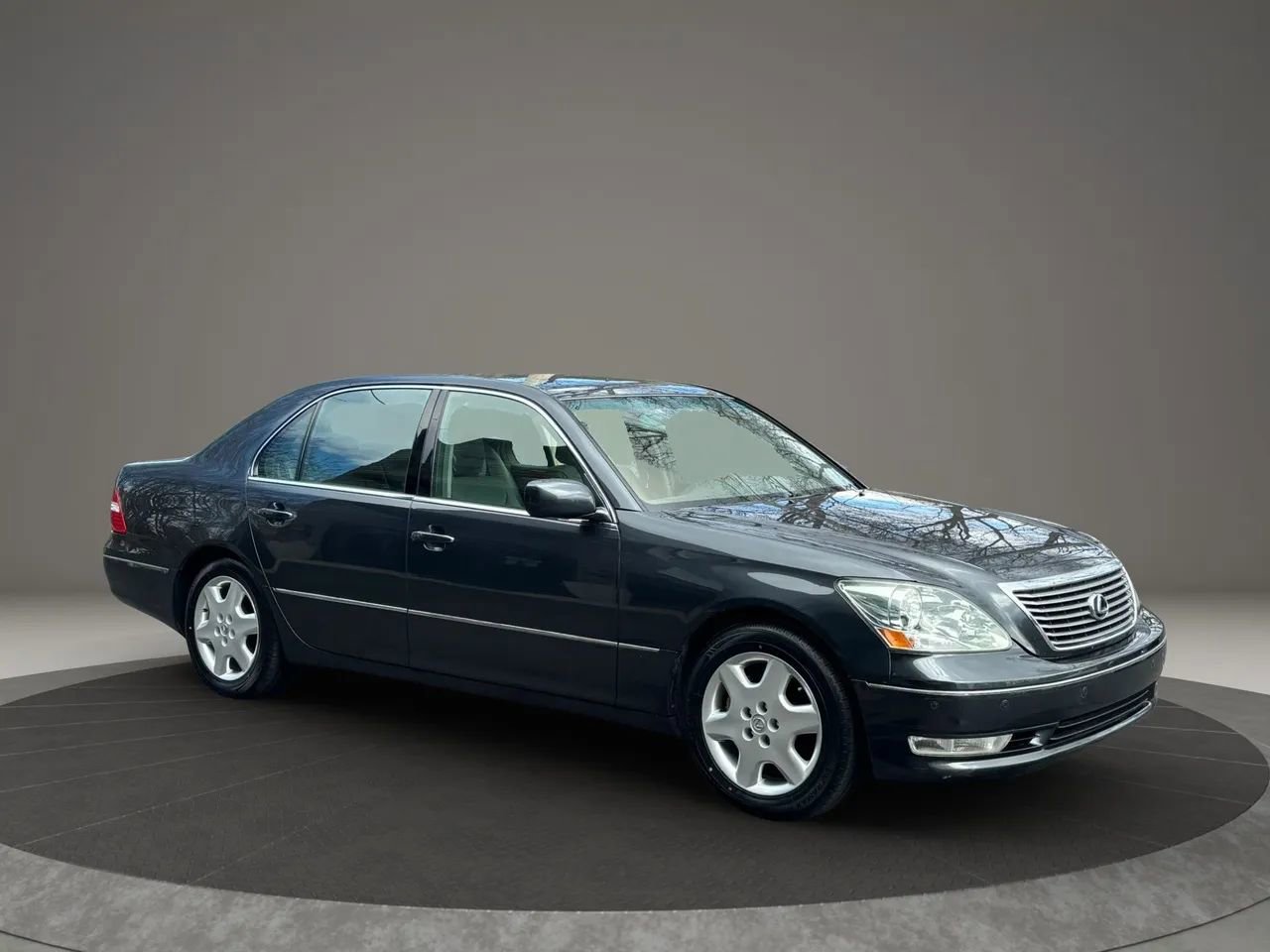Used 2004 Lexus LS 430 RWD image 4