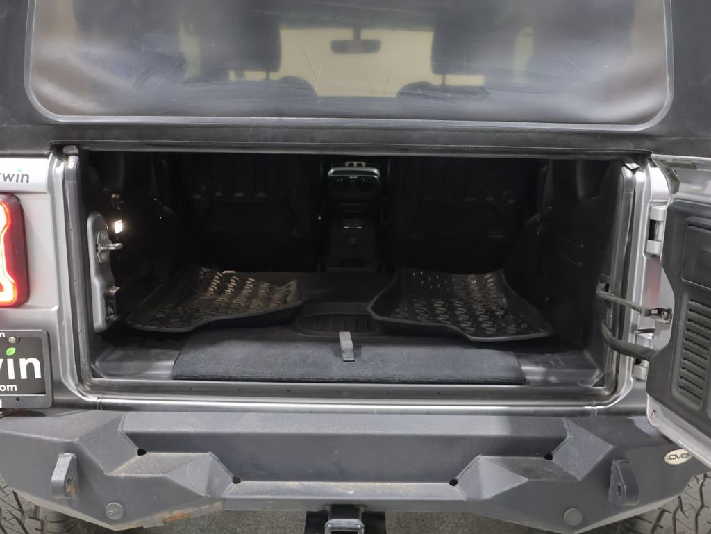 Used 2018 Jeep Wrangler Rubicon AWD/4WD image 15