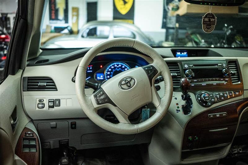 Used 2012 Toyota Sienna XLE image 17