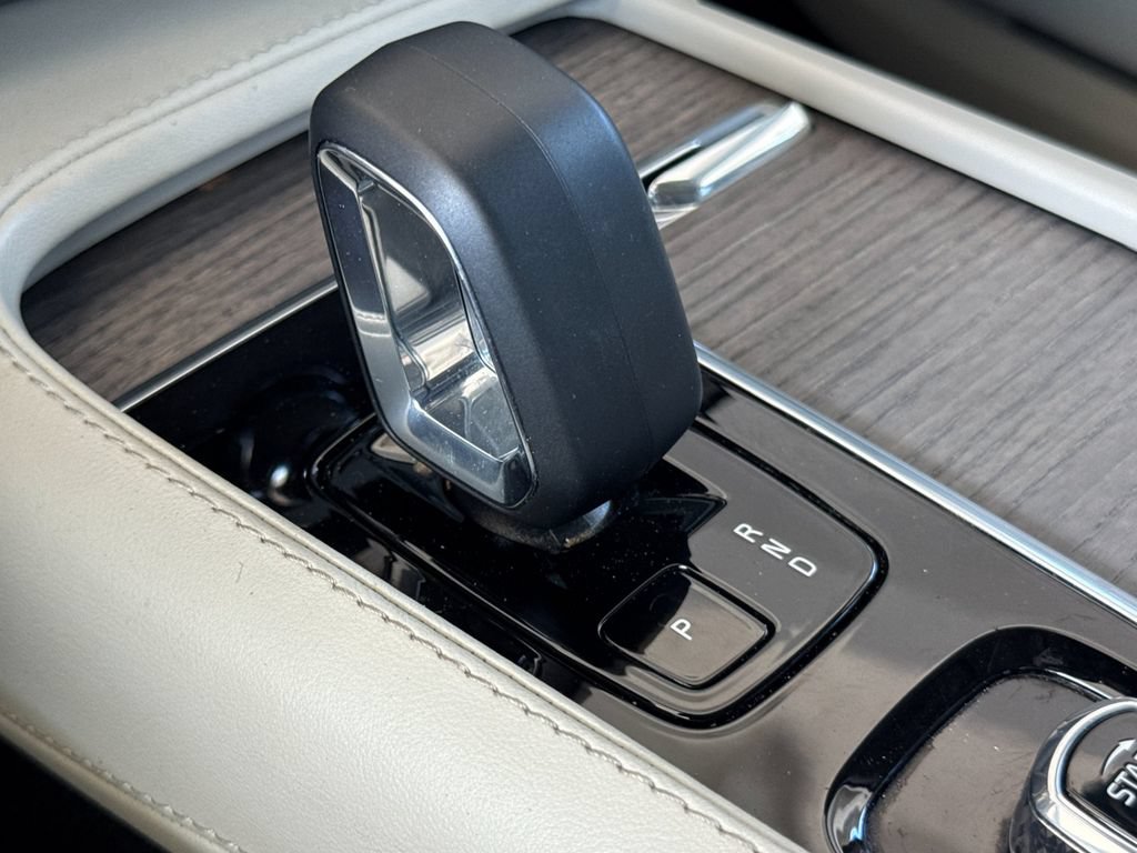 Certified 2023 Volvo XC90 T8 Plus AWD/4WD image 21