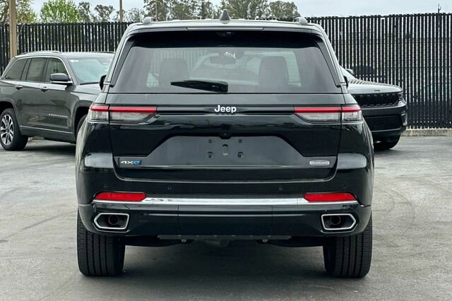 New 2023 Jeep Grand Cherokee Overland w/ Luxury Tech Group IV AWD/4WD image 5
