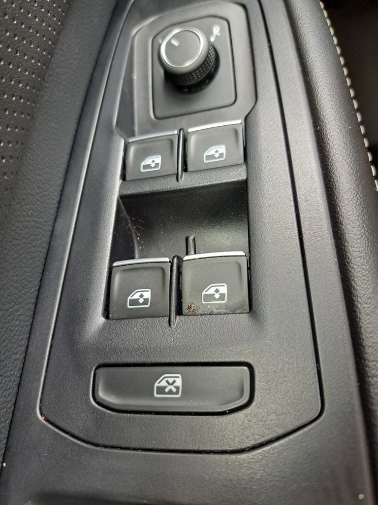 Used 2025 Volkswagen Atlas SE image 16