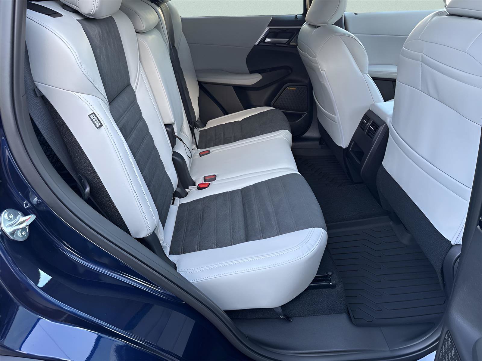 New 2026 Mitsubishi Outlander SE FWD image 28
