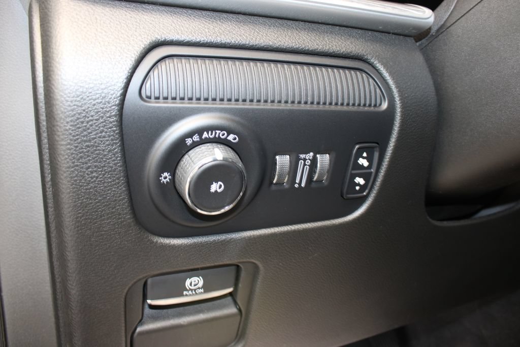 Used 2022 Jeep Wagoneer Series III w/ Rear Seat Entertainment Group AWD/4WD image 24