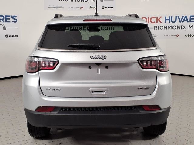 Used 2024 Jeep Compass Latitude w/ Sun and Sound Group image 5