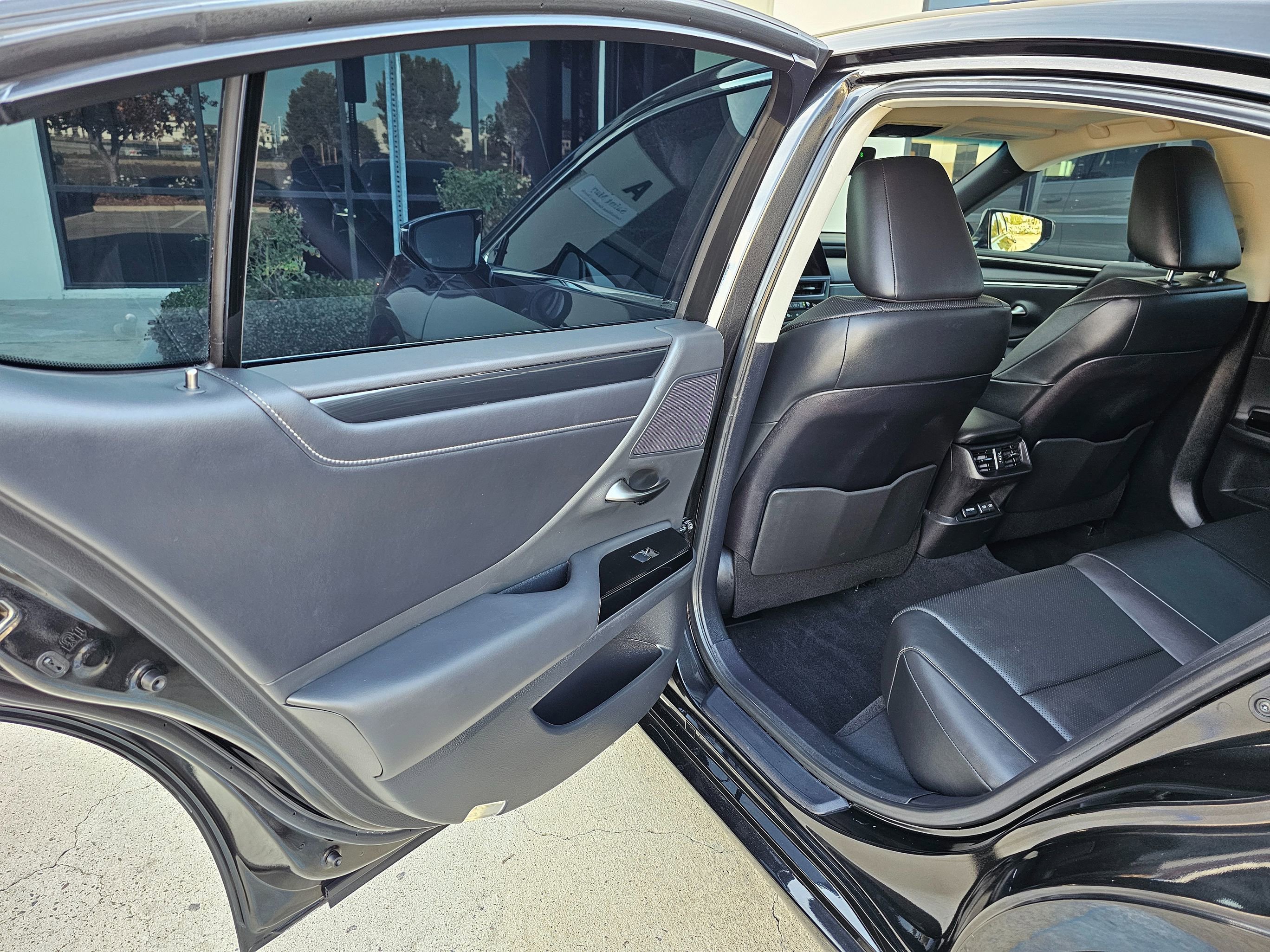 Used 2025 Lexus ES 350 w/ Accessory Package (Z2) FWD image 17