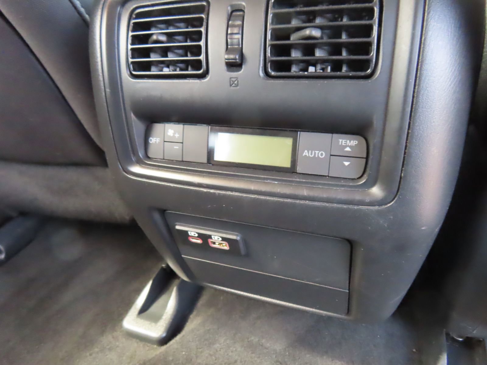 Used 2019 Nissan Pathfinder SV image 40