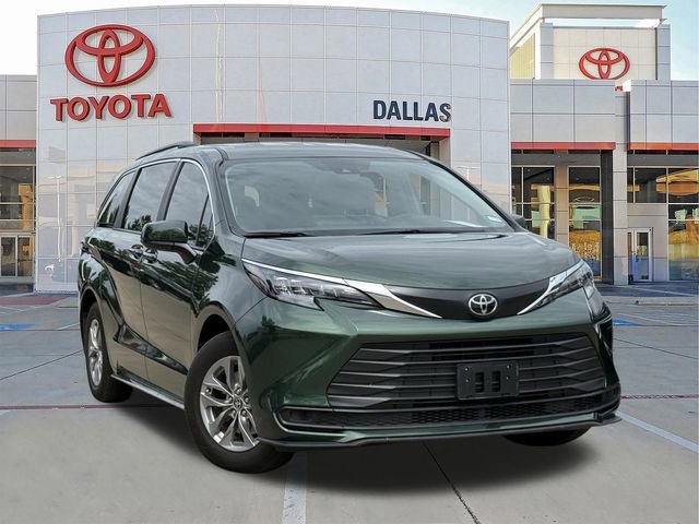 Used 2026 Toyota Sienna LE FWD image 1