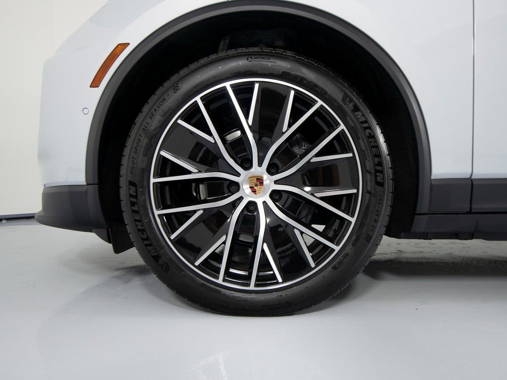 New 2026 Porsche Macan 4 Electric image 14