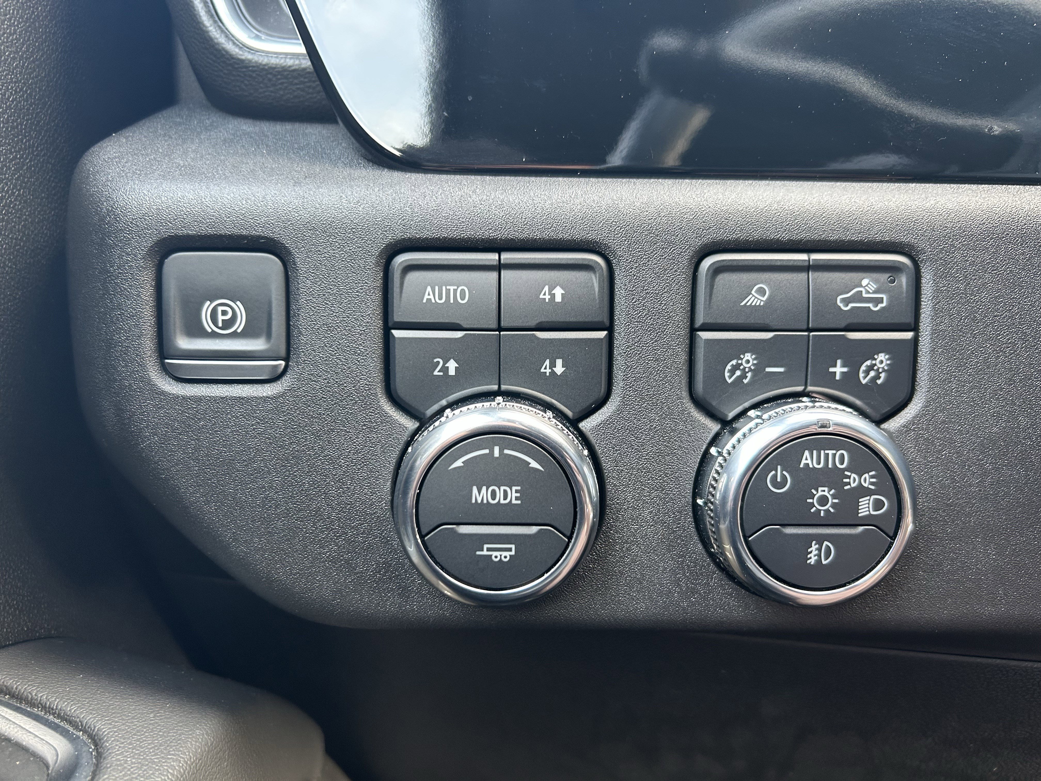 Used 2025 GMC Sierra 2500 SLT w/ SLT Premium Package image 29