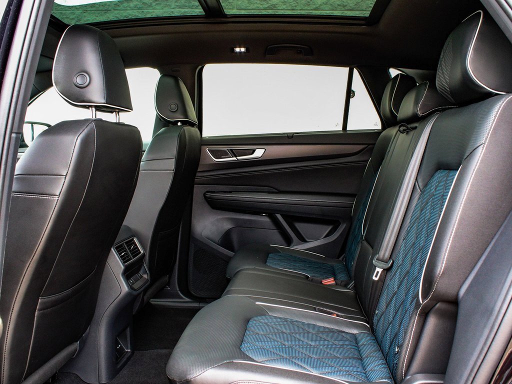 Used 2025 Volkswagen Atlas Cross Sport SEL Premium R-Line image 35