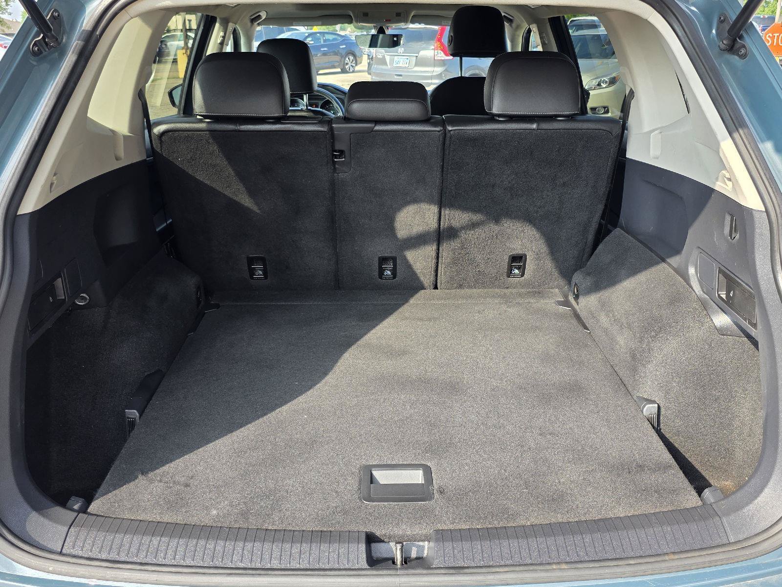 Used 2021 Volkswagen Tiguan SEL AWD/4WD image 31