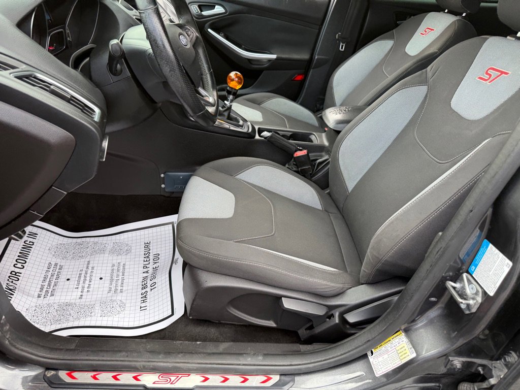 Used 2017 Ford Focus ST image 39