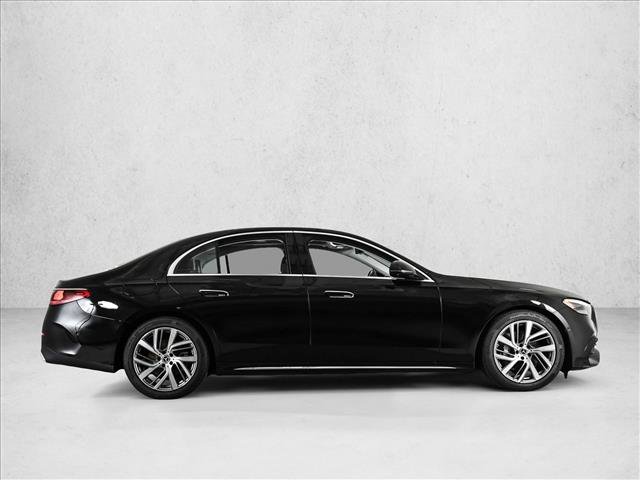 Used 2025 Mercedes-Benz E 350 4MATIC Sedan image 4