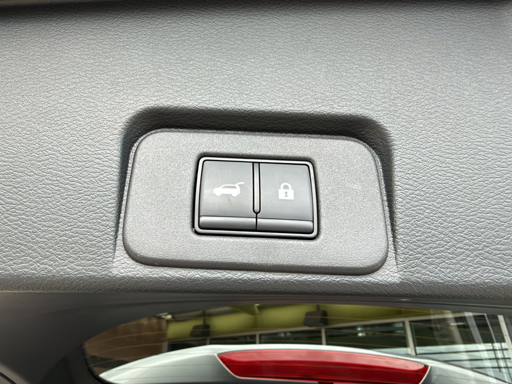 Used 2025 Nissan Rogue Platinum w/ Platinum Premium Package FWD image 41