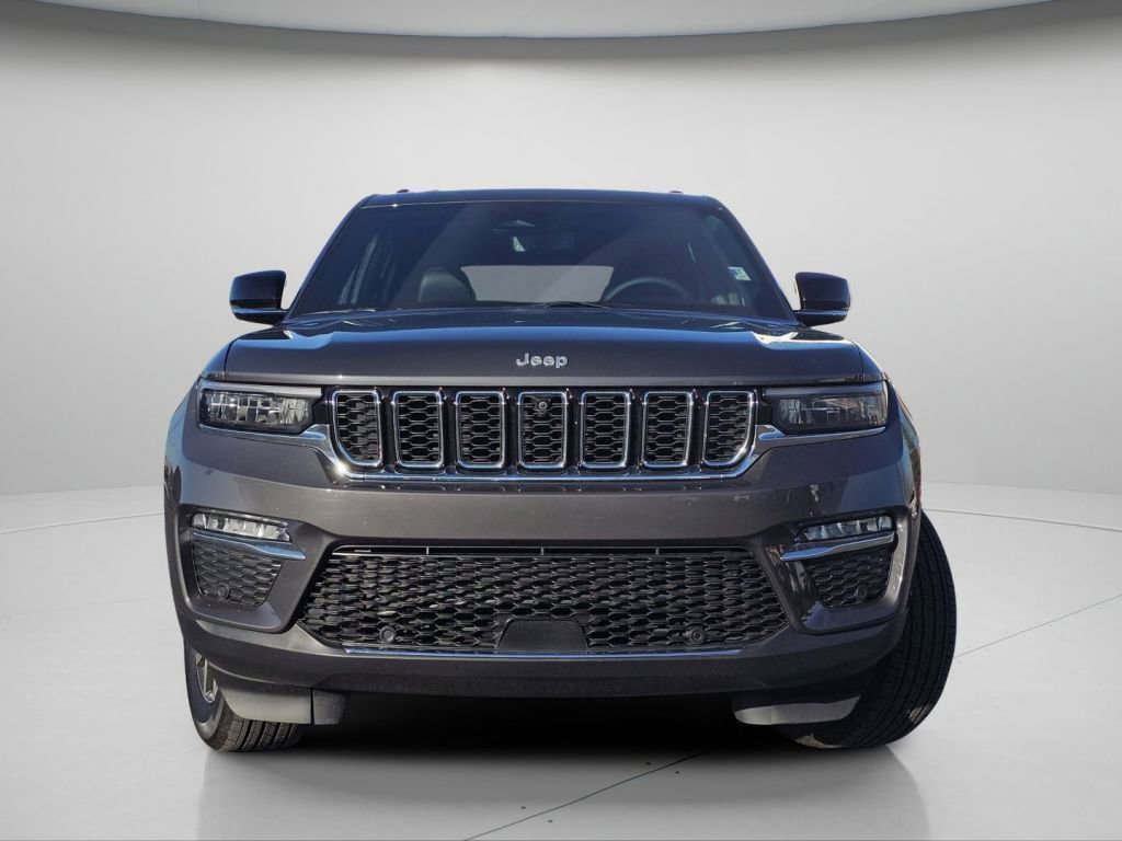 Used 2025 Jeep Grand Cherokee Limited w/ Luxury Tech Group II image 3