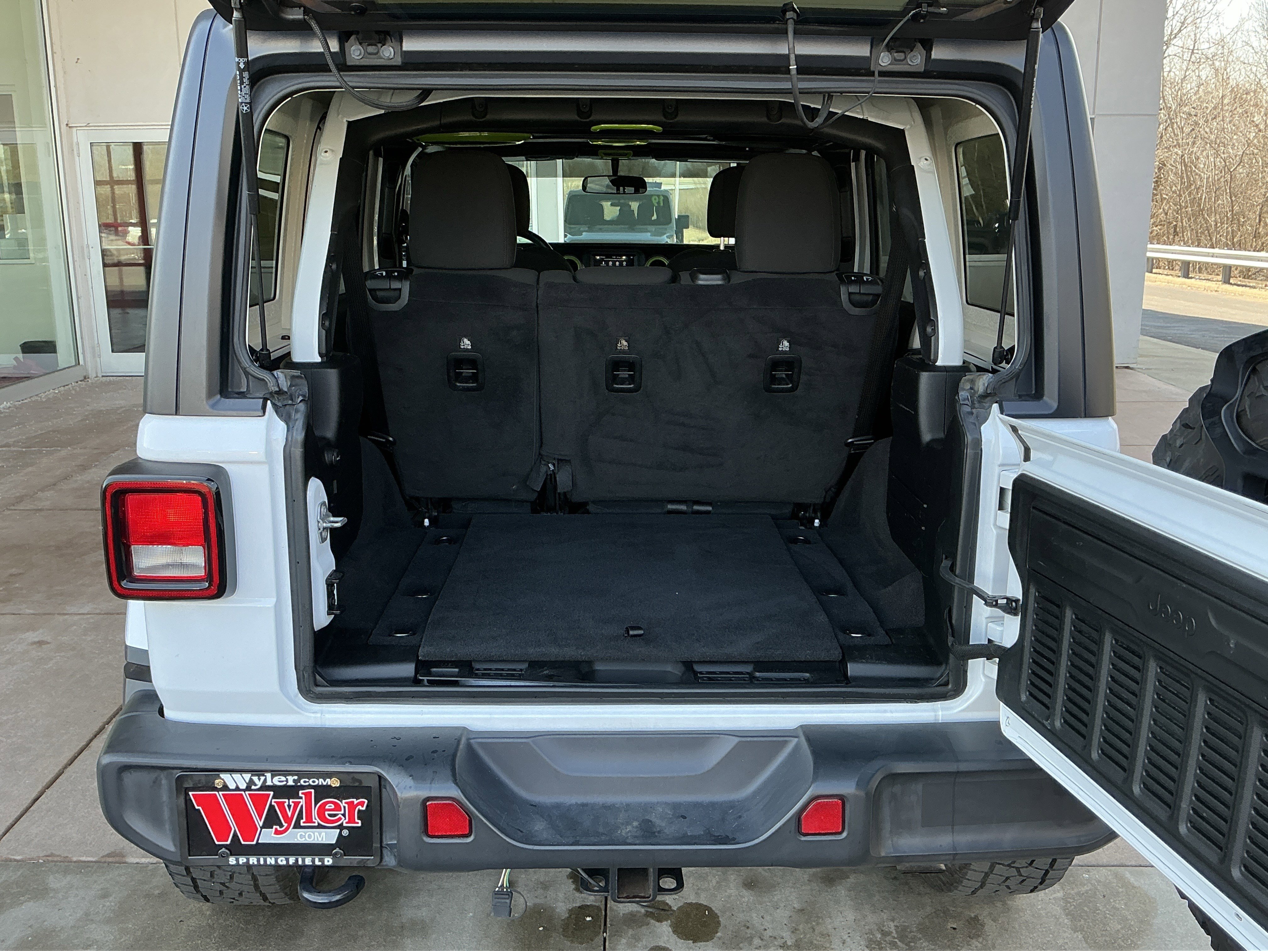 Used 2019 Jeep Wrangler Unlimited Sahara image 24