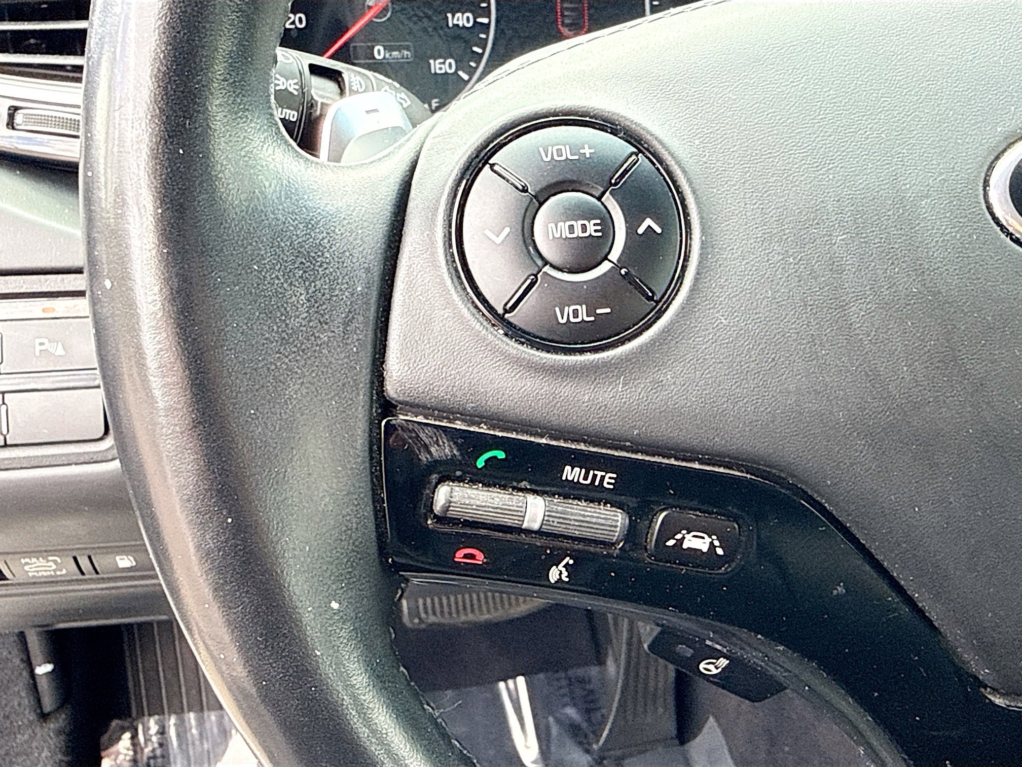 Used 2017 Kia K900 Luxury image 38