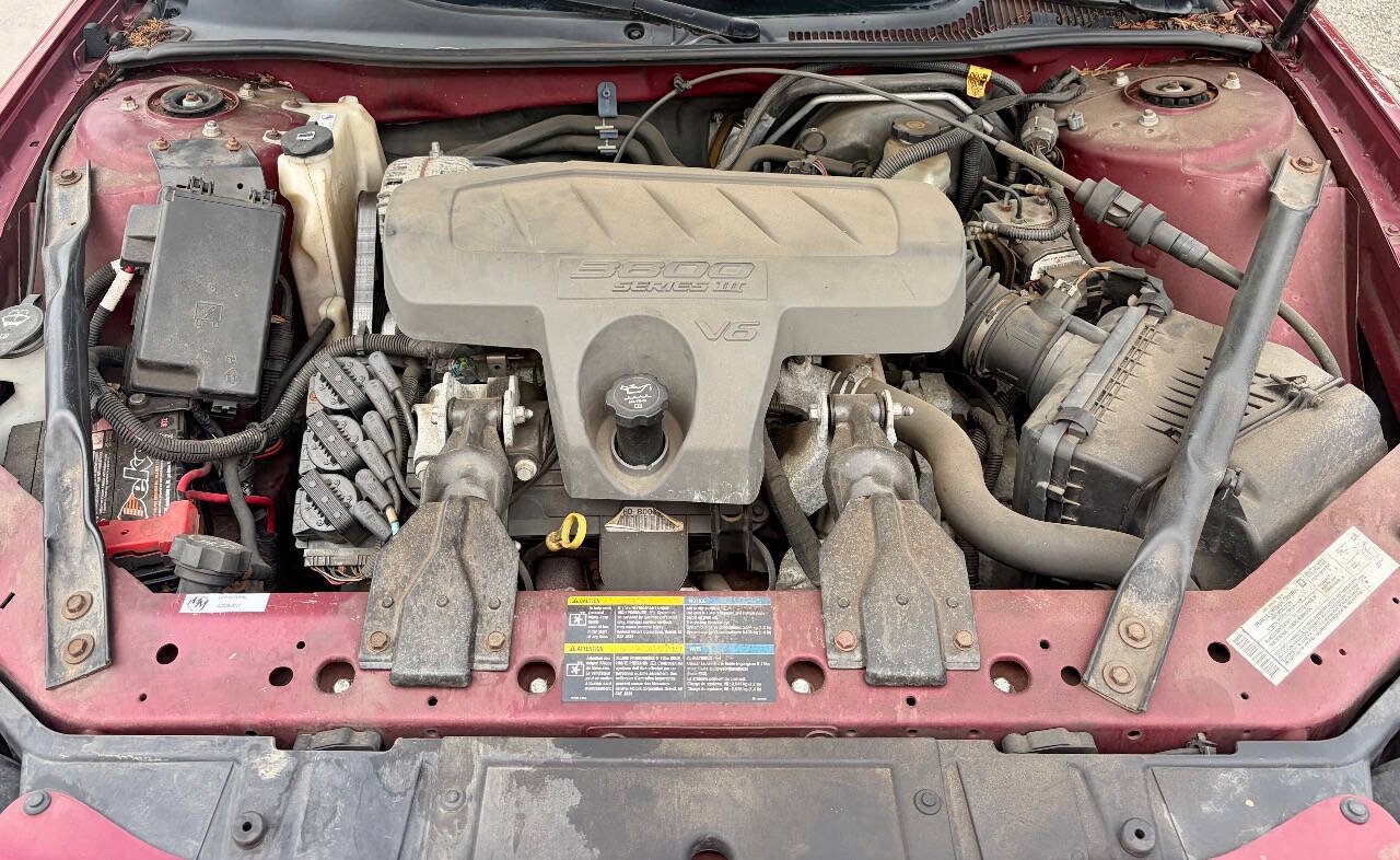 Used 2006 Pontiac Grand Prix w/ Sun And Sound Package FWD image 18